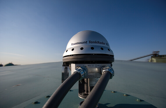 The primary separation cell separates bitumen froth from the solids and water that make up slurry.