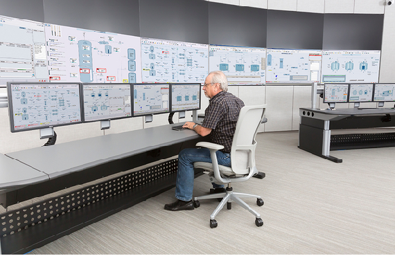 Modernizing a Legacy DCS in a Live Operating Facility